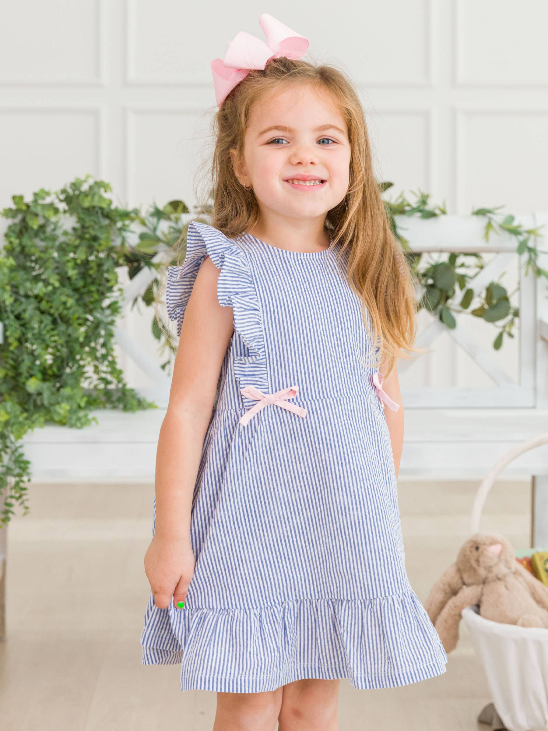 Girls Classic Blue Seersucker Pinafore Bow Dress Girls Classic Blue Seersucker Pinafore Bow Dress